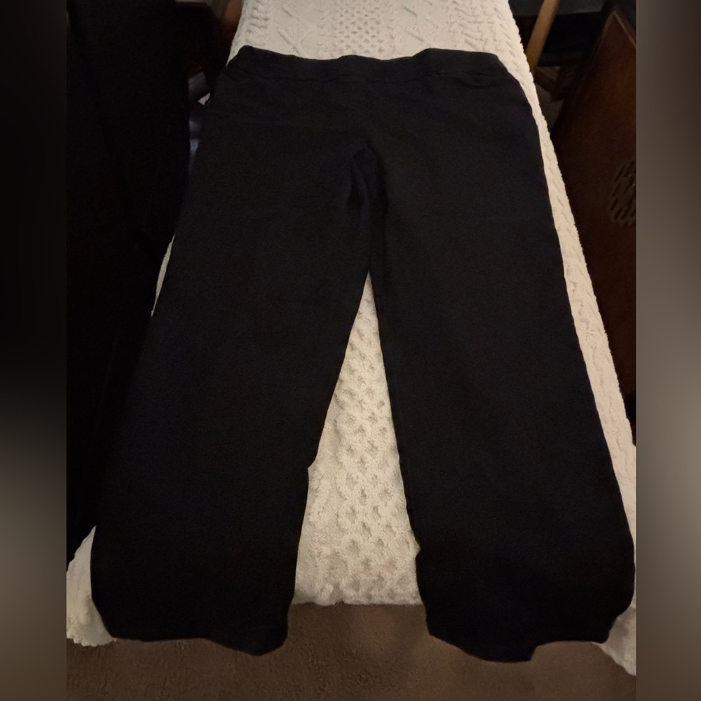 Alfred Dunner Dark Wash Pull On Waistband Jean
Size 18